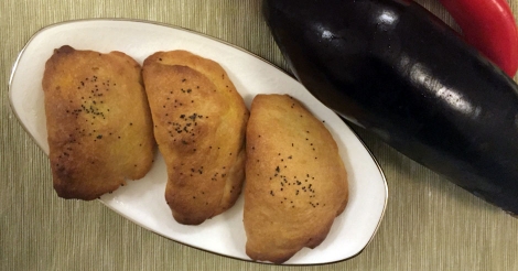 Νόστιμα πιτάκια με μελιτζάνα και πιπεριά! - Handmade mini pies filled with aubergines and peppers!